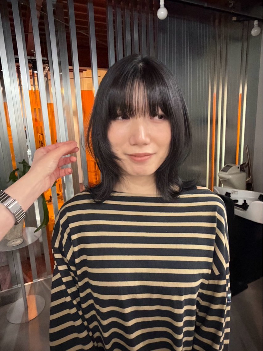 ミディアム 岩見 和のヘアスタイル