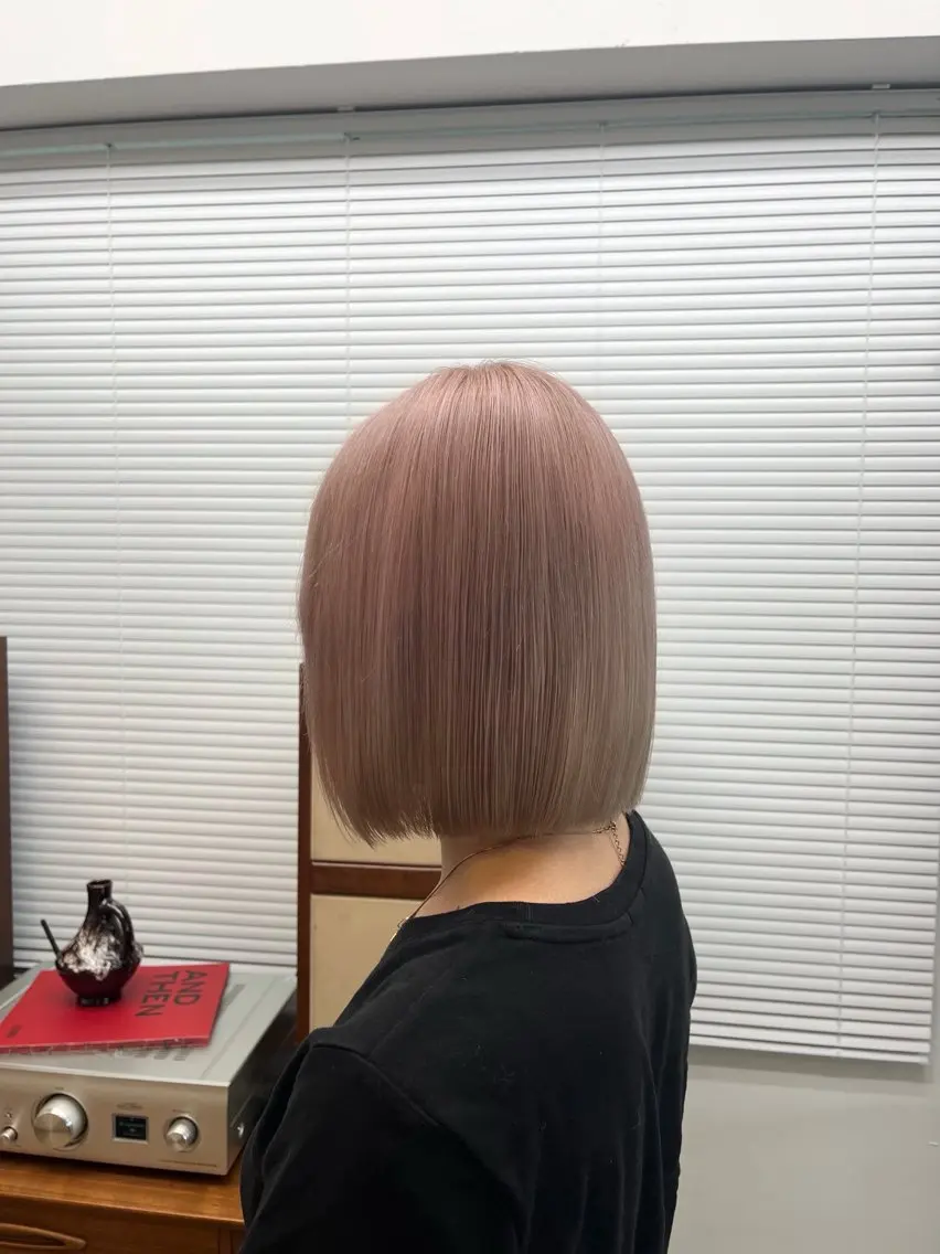 ショート カラー カット ヘアカラー トリートメント kosoraレイヤー ハイトーン/デザインのヘアスタイル
