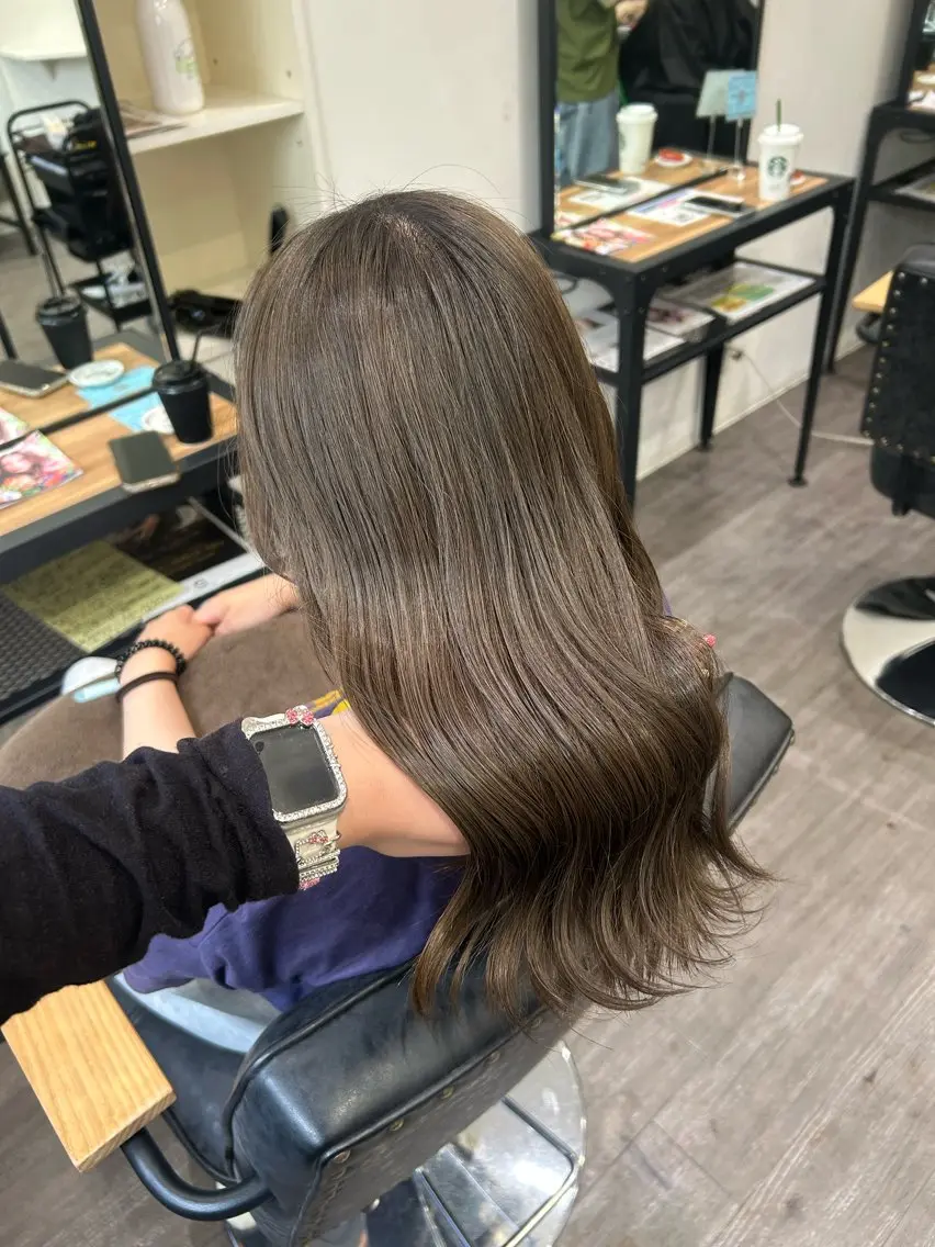 セミロング カラー ヘアアレンジ 透明感カラー グレージュ オリーブグレージュ オリーブグレー cocotte 💟草間紫音💟のヘアスタイル