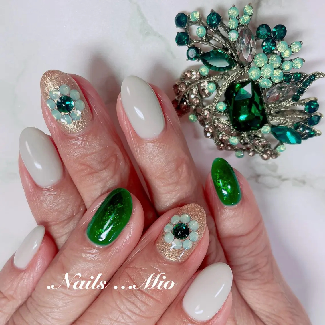 ネイル アートネイル ジェルネイル 赤色 ハンドネイル ハンドケア .Nails Mio 赤羽西ネイルサロンのネイルデザイン