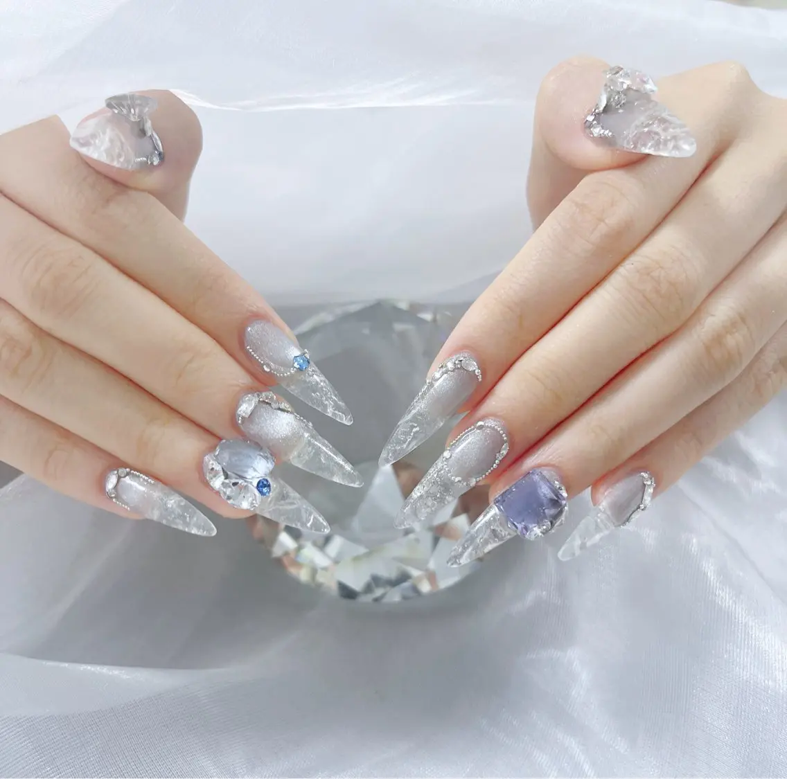 ネイル オーロラネイル クリアネイル フラッシュネイル ジェルネイル グラデーション ハンドネイル Amee Nail Salonのネイルデザイン