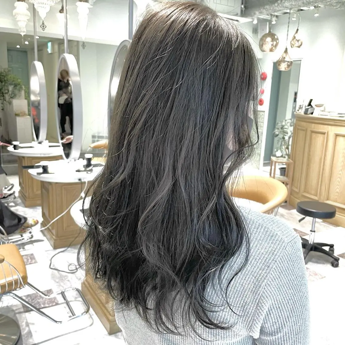ミディアム カラー ベージュカラー 黒髪 ブリーチ ブルーカラー ブルーブラック カット ヘアカラー トリートメント 木屋元一/縮毛矯正 /前髪/レイヤーのヘアスタイル