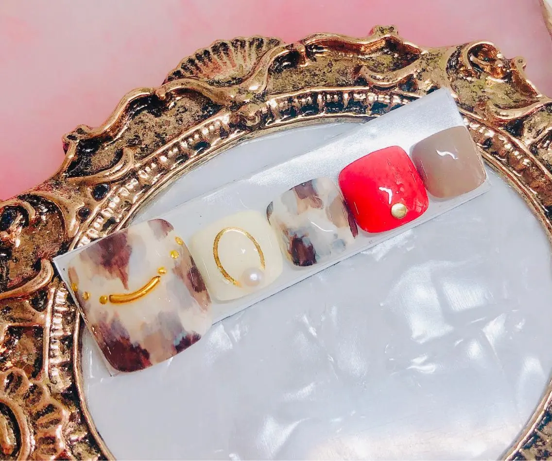 ネイル フットネイル フットネイル CROWN プライベートサロンのネイルデザイン