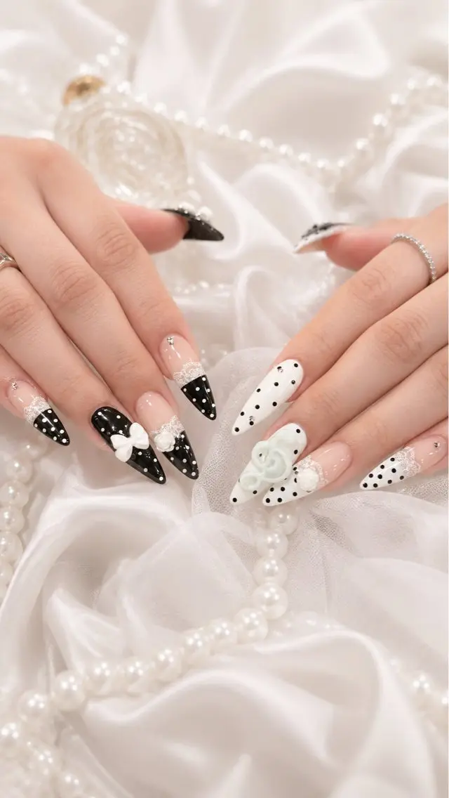 ネイル アートネイル オーロラネイル ボルドー チークネイル フレンチネイル ハンドネイル Sakura Nail Salonのネイルデザイン