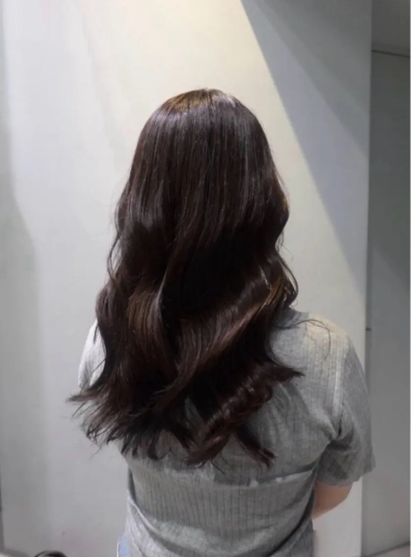 ロング ヘアカラー 油井 緋織のヘアスタイル