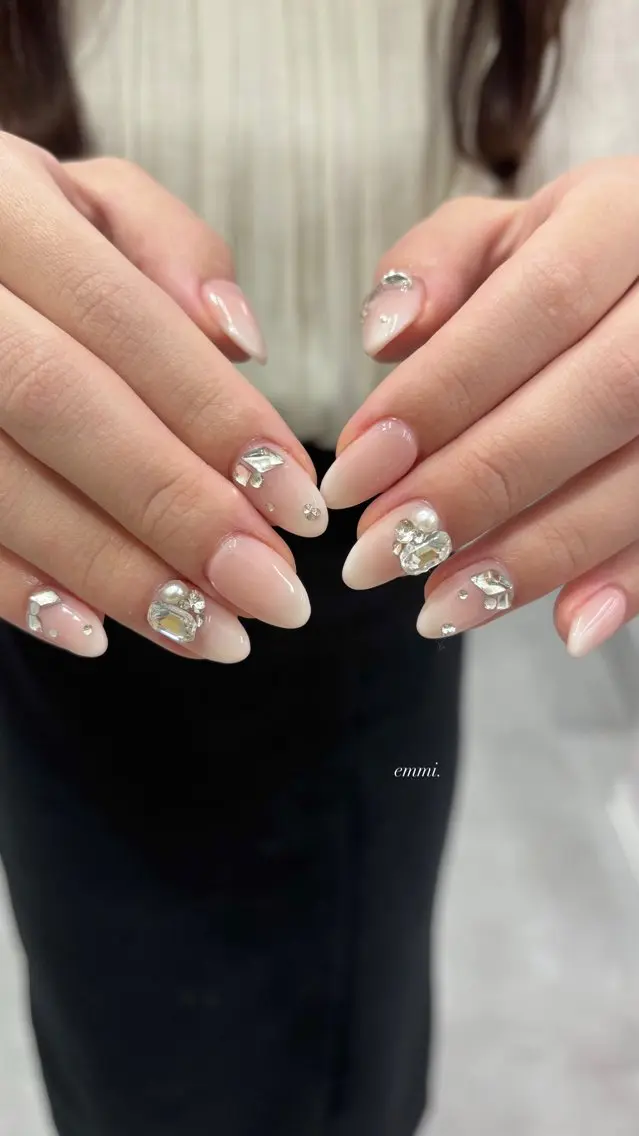 ネイル フレンチネイル ガーリー ブライダルネイル ハンドネイル emmi nailのネイルデザイン