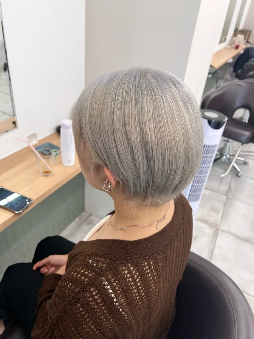 ショート カラー アッシュ ホワイトアッシュ カット ヘアカラー トリートメント 赤みゼロ/透明感 カラー🌿KANTAのヘアスタイル