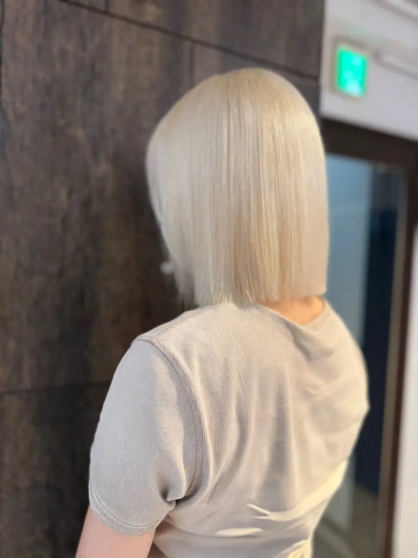 ミディアム カラー ブリーチ ブロンド ハイトーンカラー ホワイトブロンド ヘアカラー トリートメント ブリーチ/髪質改善 店長 板垣智大のヘアスタイル
