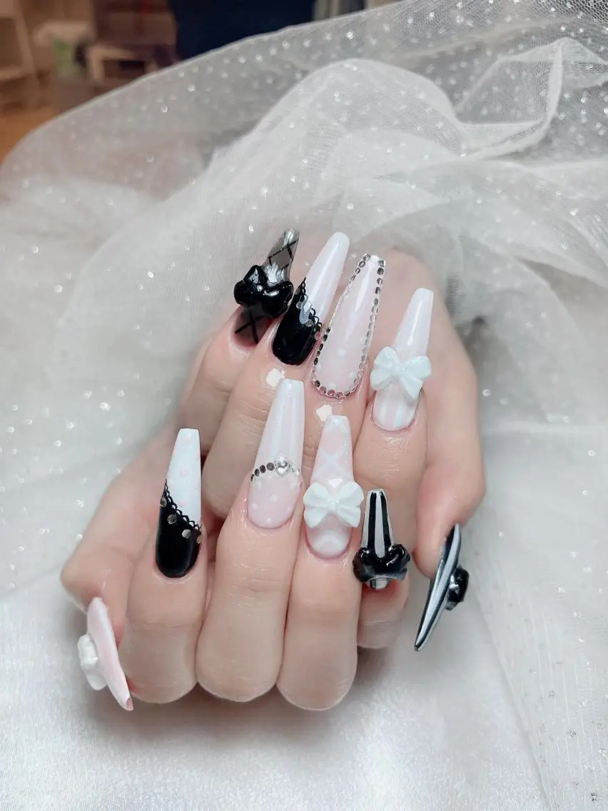 ネイル アートネイル ジェルネイル 韓国ネイル ニュアンスネイル ワンカラーネイル ハンドネイル Queen Nail Salonのネイルデザイン