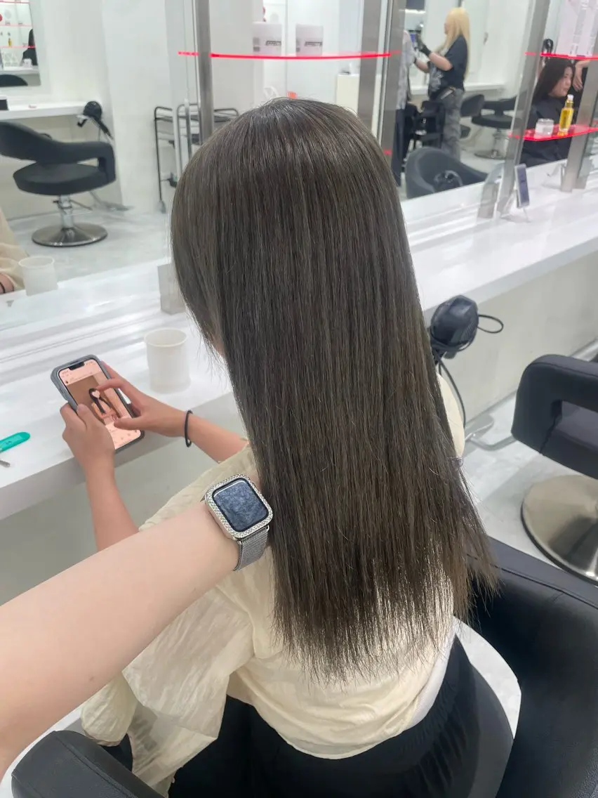 ロング カラー ラベンダー💜 グレージュ🩶のヘアスタイル