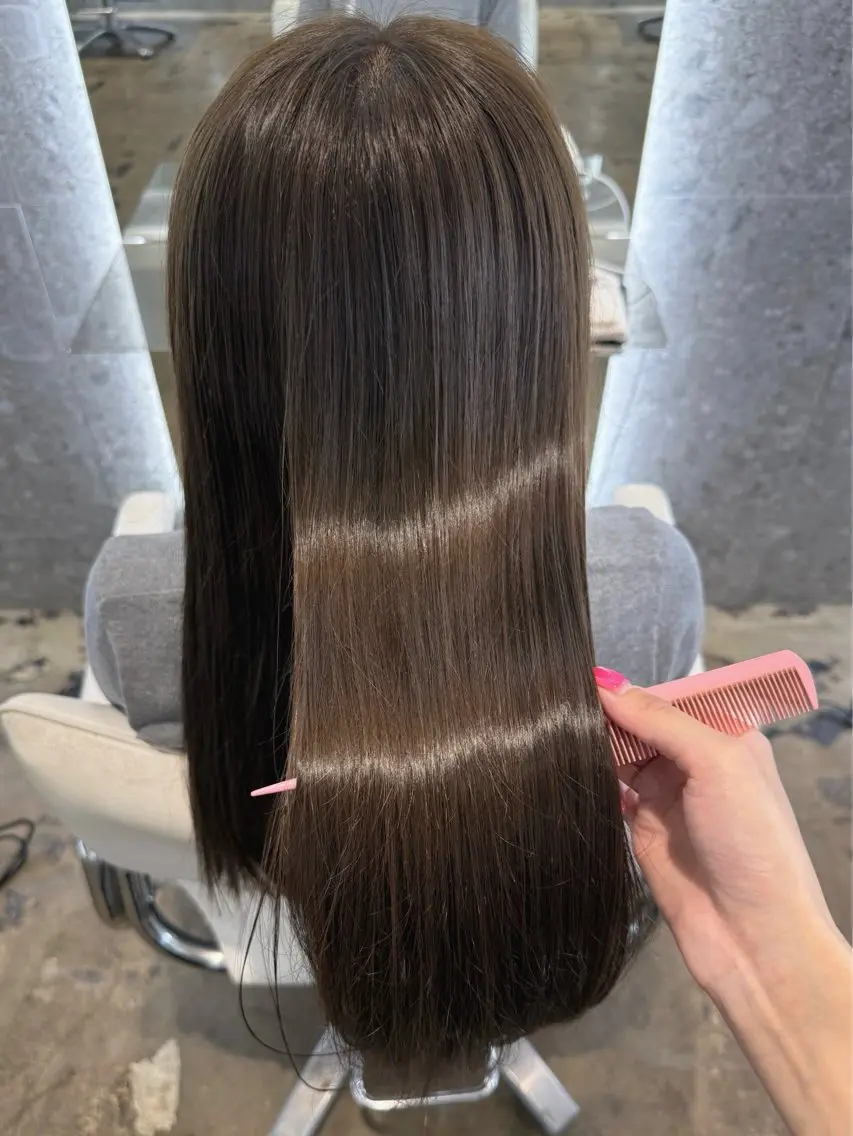 ロング カラー グレージュ オリーブグレージュ オリーブグレー カット ヘアカラー トリートメント 山下 千明のヘアスタイル