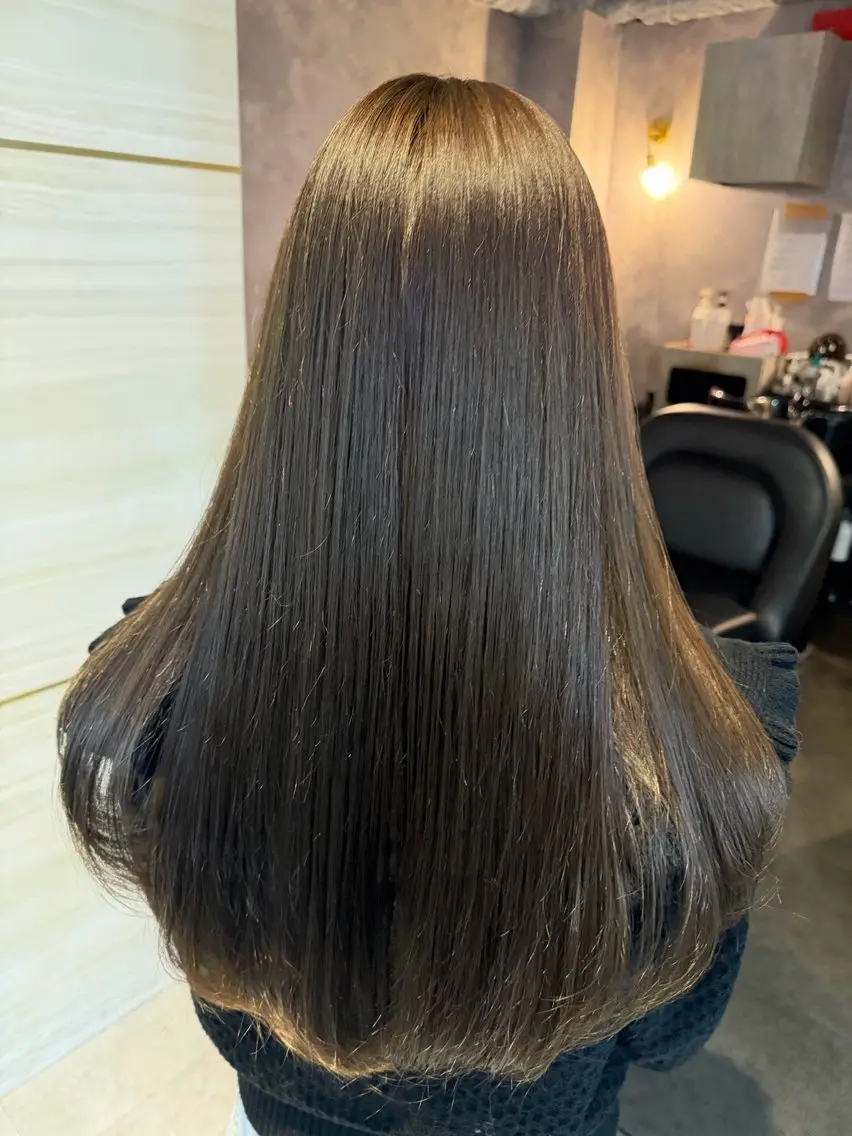 ロング カラー グレージュ オリーブグレージュ オリーブグレー レイヤーカット カット ヘアカラー 🤍あみ🤍暗髪オリ ーブ特化🌿髪質改善のヘアスタイル