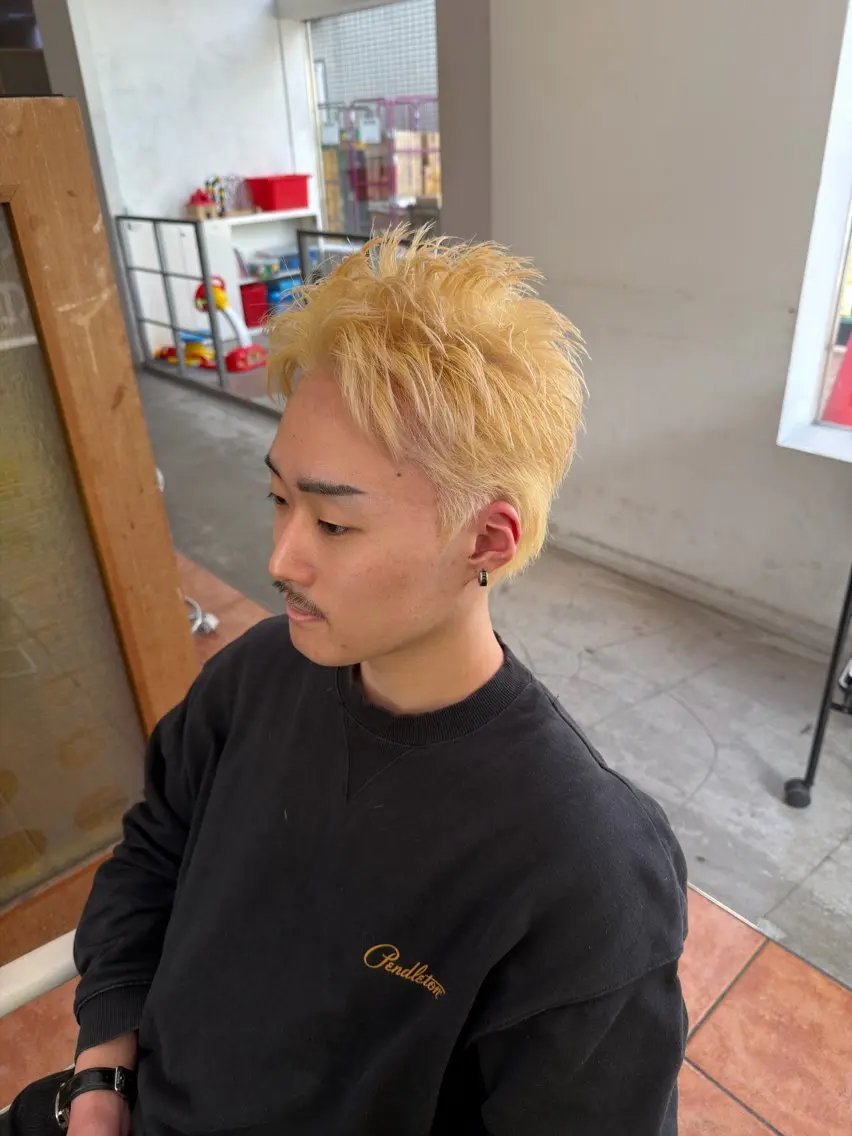 ショート メンズ メンズブリーチ スパイキーショート ショートヘア TUM🔥フェード/ メンズパーマのヘアスタイル