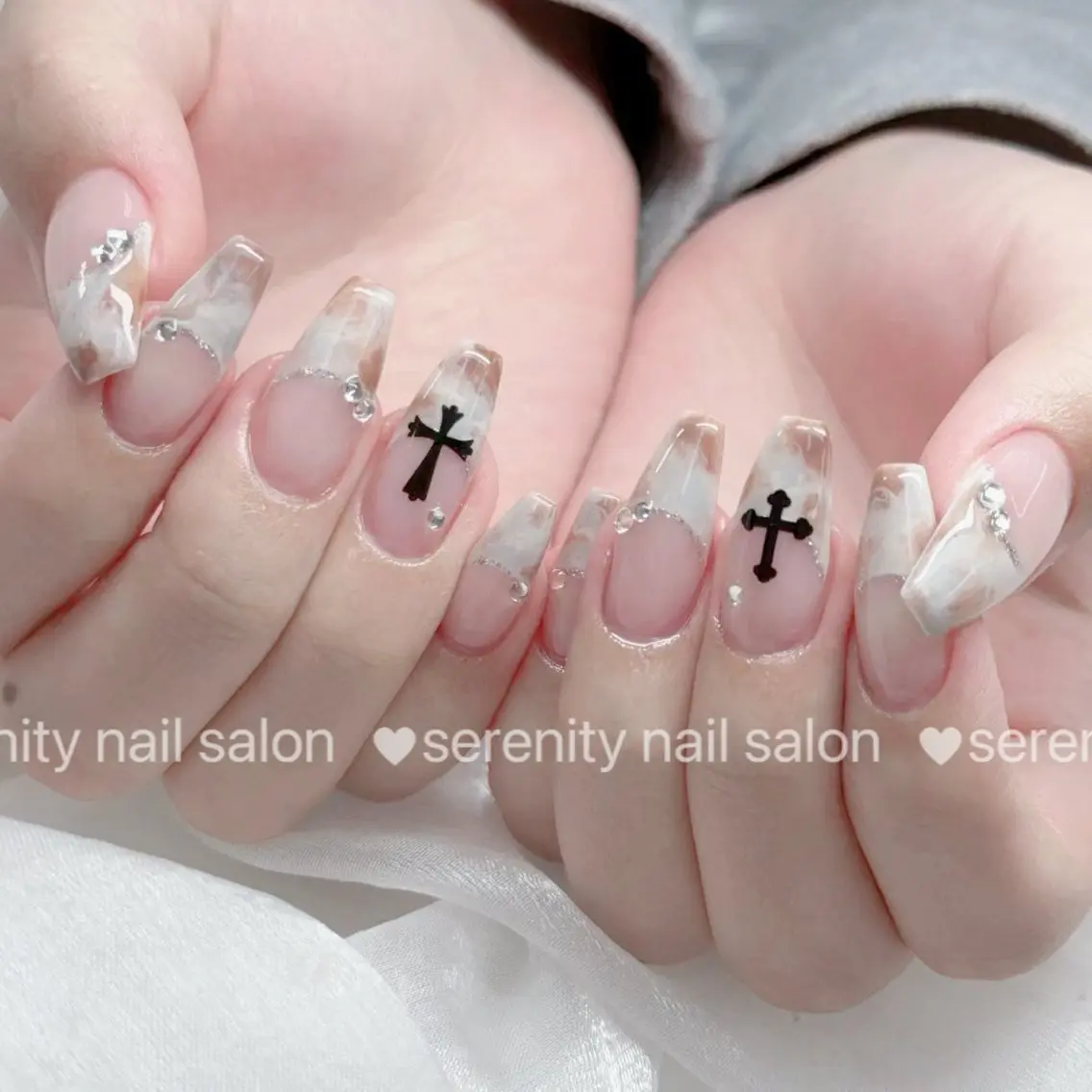ネイル チークネイル 長さ出し フレンチネイル ジェルネイル キラキラネイル ハンドネイル ハンドケア ✨Serenity Nail salonのネイルデザイン