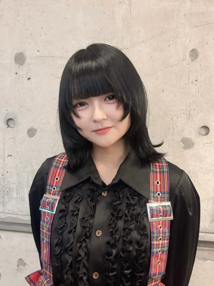 カラー 黒髪 ブルーカラー ブルーブラック eMu🎀 🤍MIYU🤍のヘアスタイル