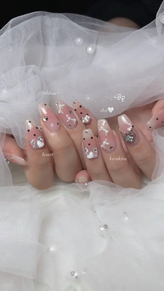 ネイル ハンドネイル 𝑬𝑹𝑰𝑲𝑨 𓂃🎀𓈒𓏸のネイルデザイン