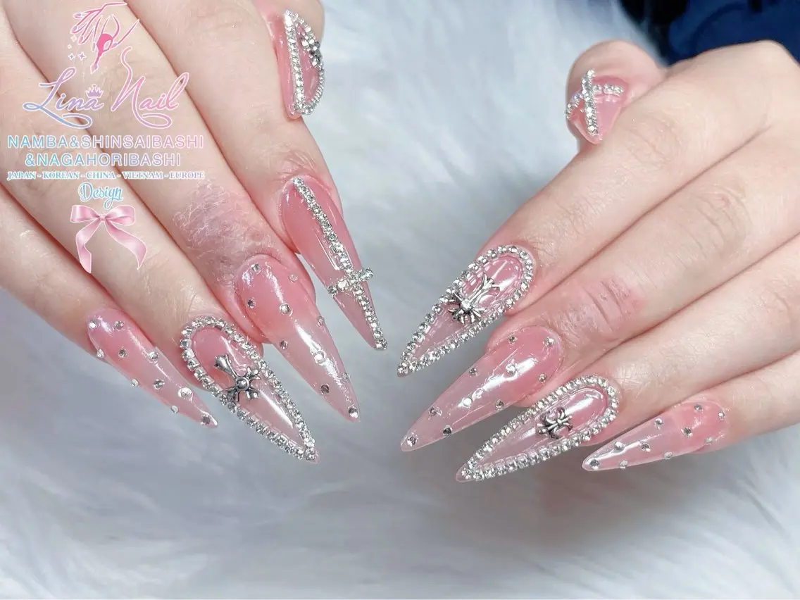 セミロング 韓国風ヘア クリスマス ハンドネイル Linanail Nambaのネイルデザイン