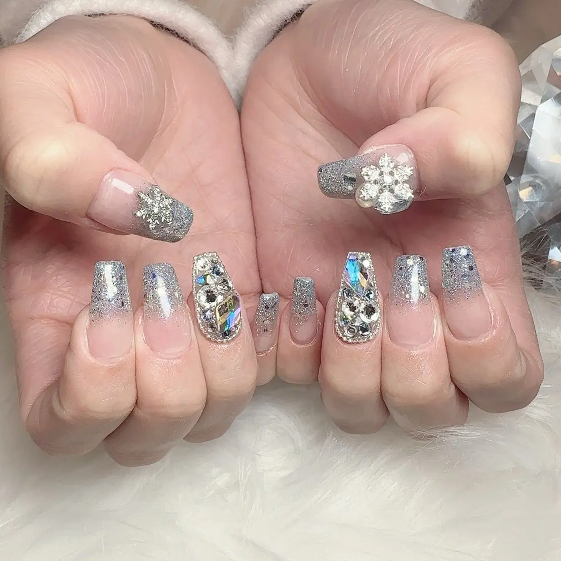 ネイル ストーンネイル EMU NAILのネイルデザイン