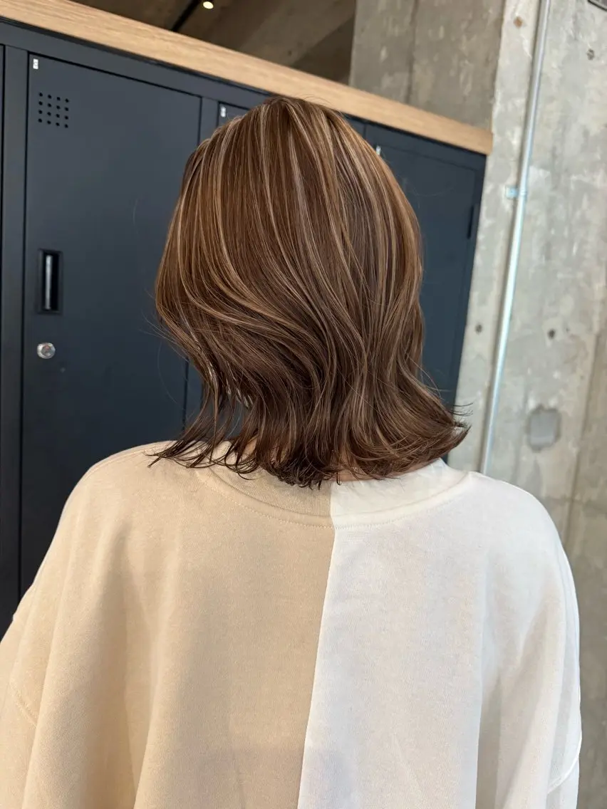 ミディアム ハイライト 🫧ハイライトカラー 🫧 𝓜𝓘𝓤のヘアスタイル