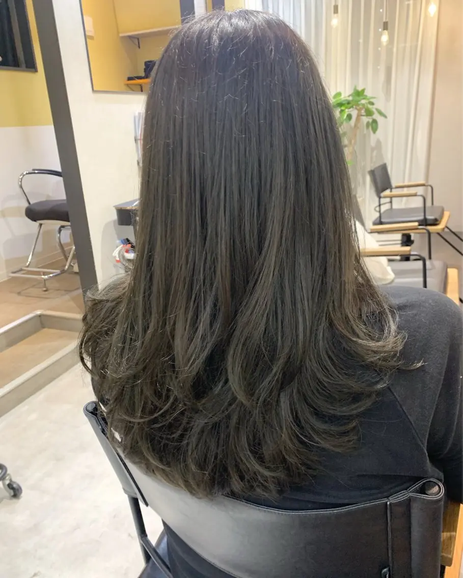 ロング カラー アッシュ 透明感カラー オリーブアッシュ hubhair レイヤー/透明感のヘアスタイル