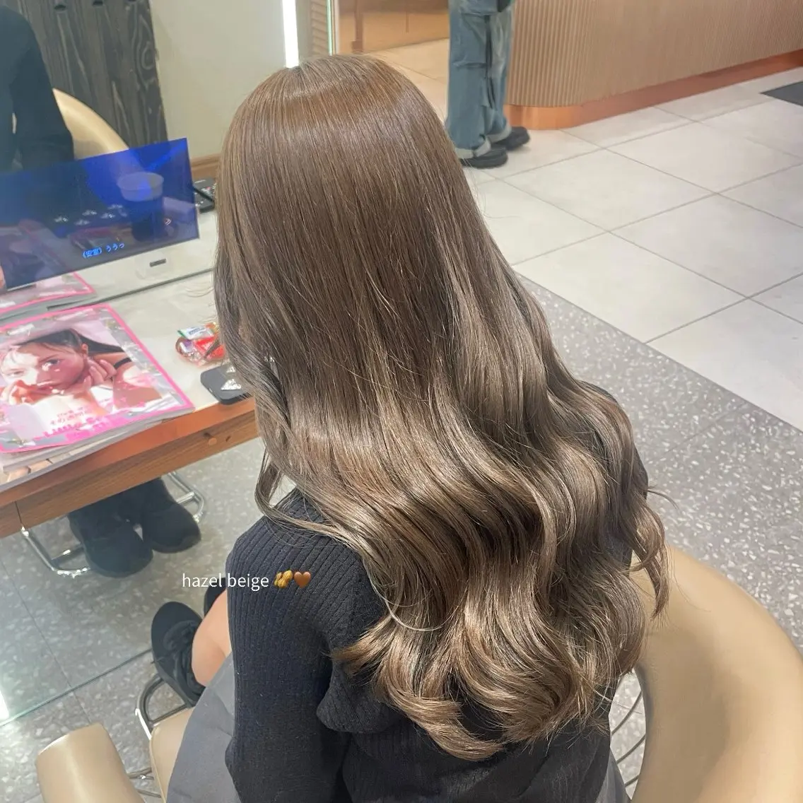 ロング カラー ベージュカラー ブリーチ 透明感カラー ヘーゼル ブリーチなしカラー 穴吹 涼のヘアスタイル