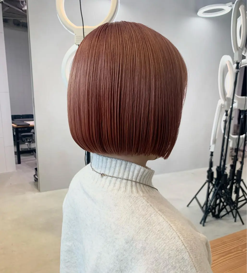 ショート カラー ベージュカラー ブリーチ ピンクカラー ピンクベージュ ボブ 大人上品特化 レイヤー🇺🇸山村のヘアスタイル