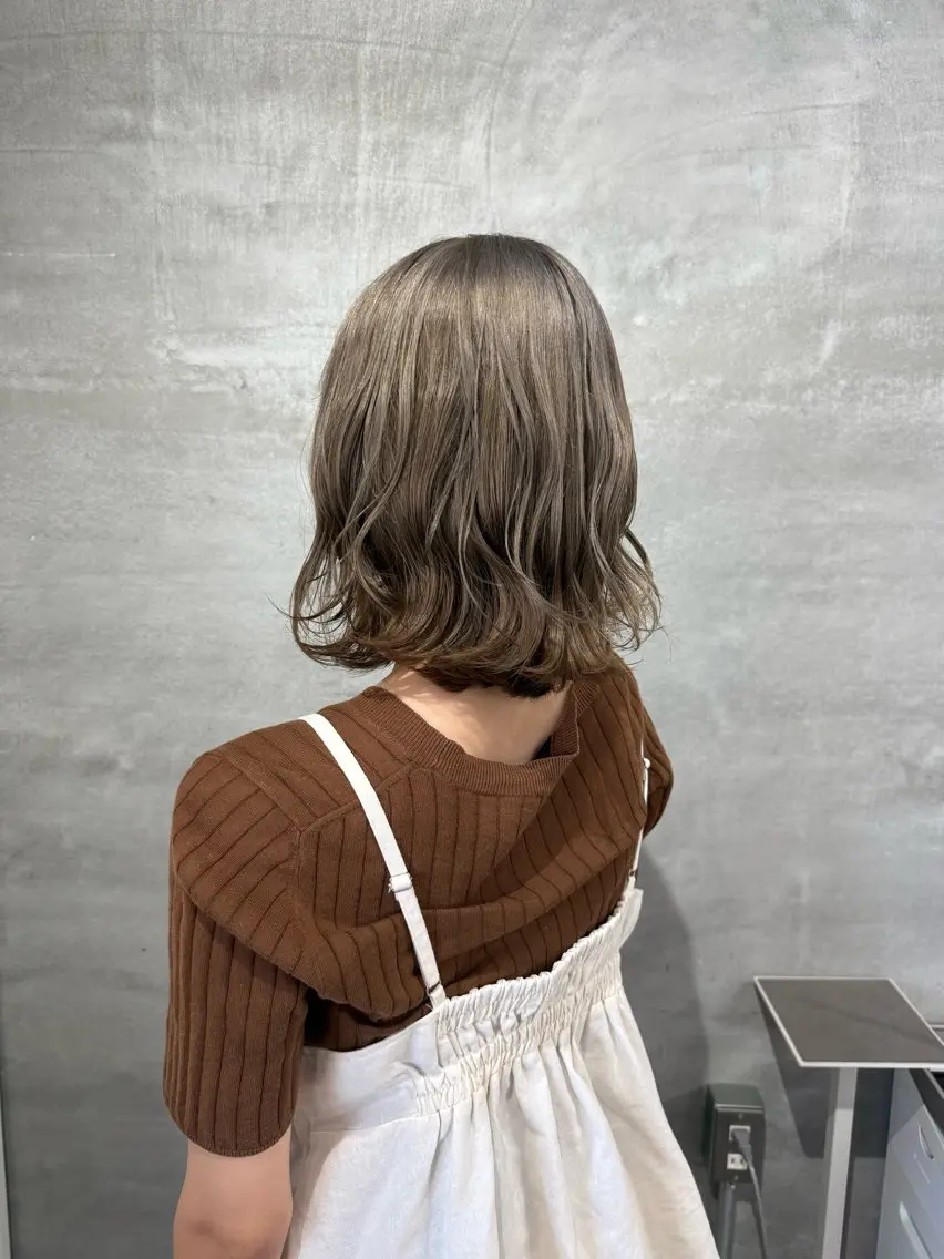 カラー 湯浅 慈園のヘアスタイル