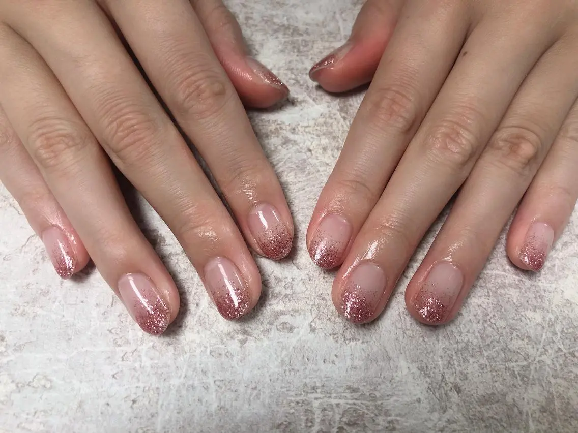 ネイル キラキラネイル ラメ(グリッター) ラメグラデーション mogunail &blowのネイルデザイン
