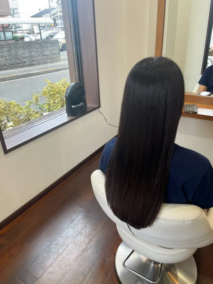 ロング カット ヘアカラー 金岡 碧のヘアスタイル