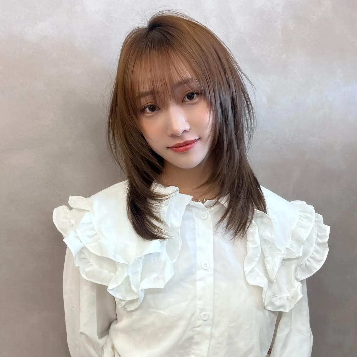 ミディアム ミディアムレイヤー くびれヘア 顔まわりレイヤー レイヤーカット 小顔カット 山中 欧輔のヘアスタイル