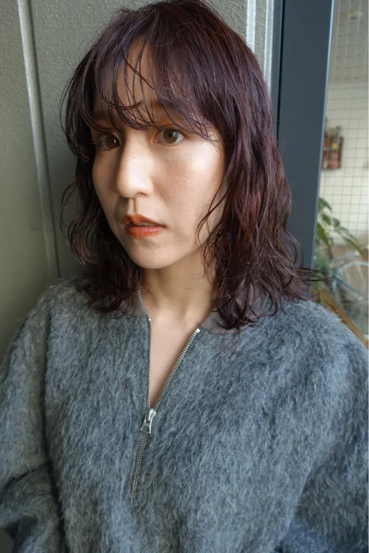 ミディアム カラー パーマ カット ヘアカラー パーマ 💓パーマ，💗 レイヤーカットのヘアスタイル