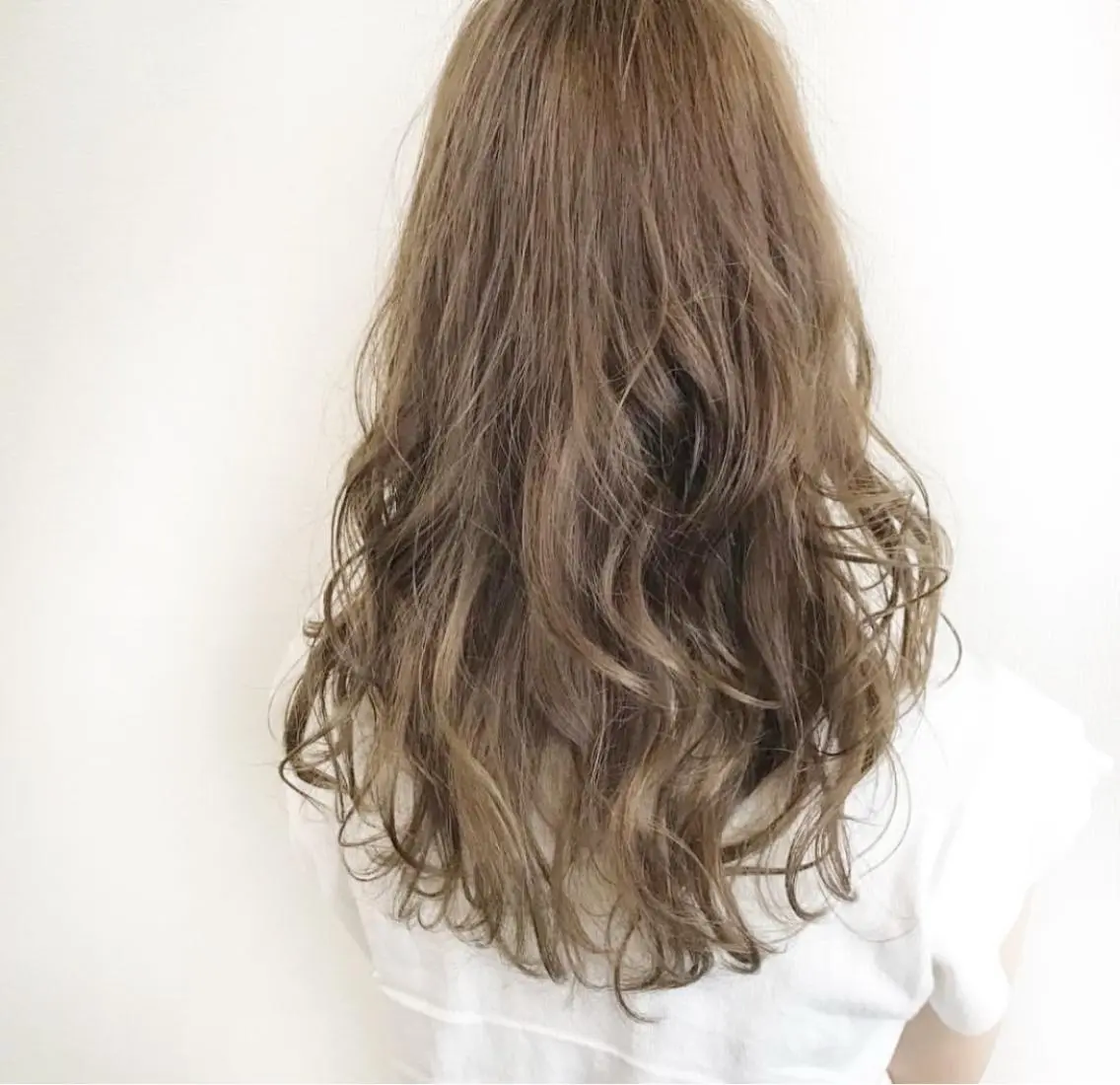 セミロング カラー アッシュ ベージュカラー 井村 拓未のヘアスタイル