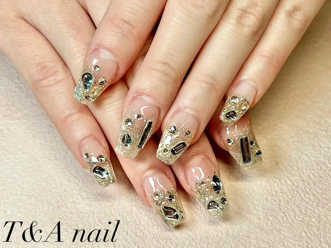 セミロング ネイル 韓国風ヘア 長さ出し ジェルネイル 氷ネイル・うるうるネイル キラキラネイル T&A nailのネイルデザイン