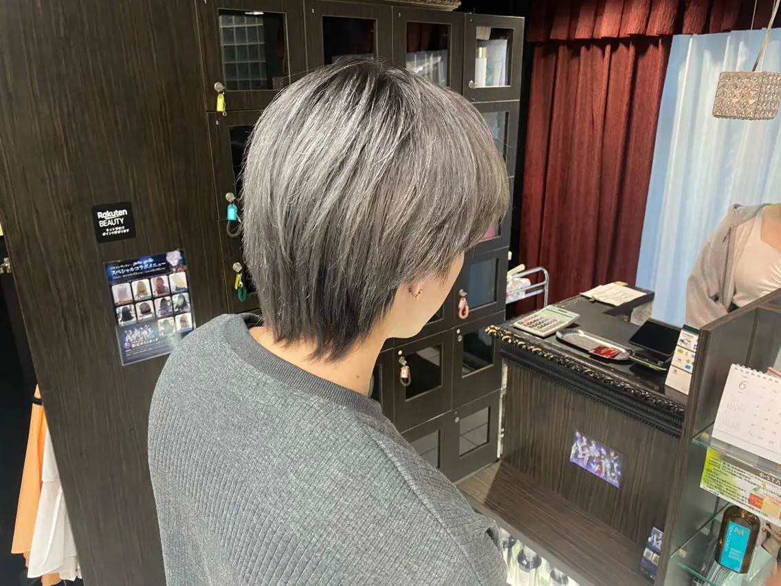 カラー メンズ ダークグレー シルバー グレージュ達人/赤み 消し/ブリーチ/岩崎のヘアスタイル