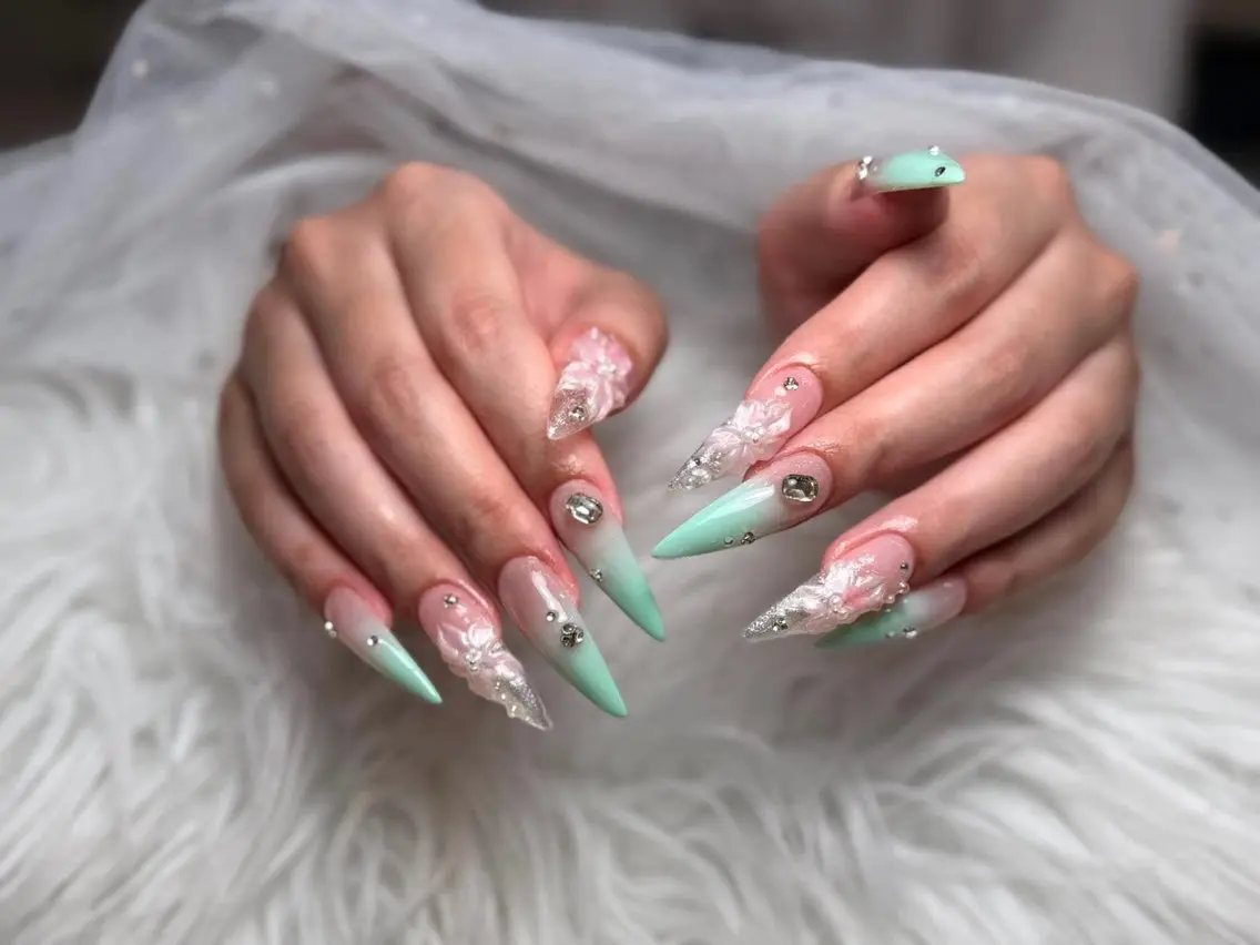 ネイル アートネイル 長さ出し ジェルネイル 韓国ネイル マグネットネイル ハンドネイル Cloudy Chan Nailのネイルデザイン
