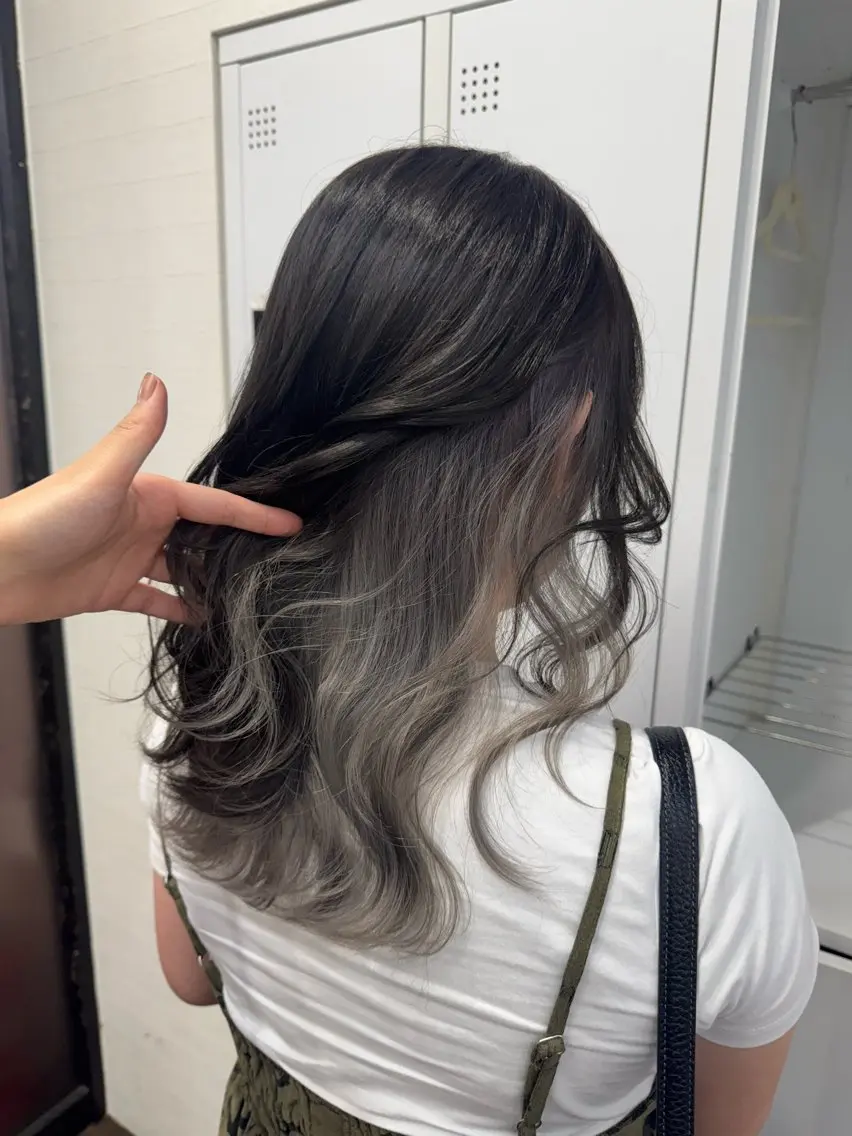 セミロング 横浜🦋ハイトーン 🫐シャドウルーツのヘアスタイル