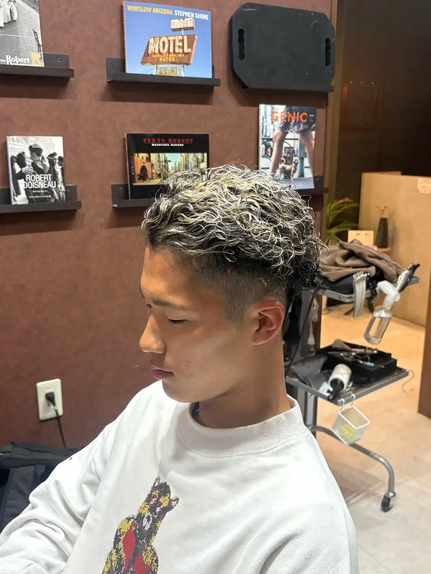 ショート カラー パーマ メンズ メンズブリーチ メンズメッシュ メンズパーマ ブリーチ メッシュ メンズ特化 / Reiのヘアスタイル