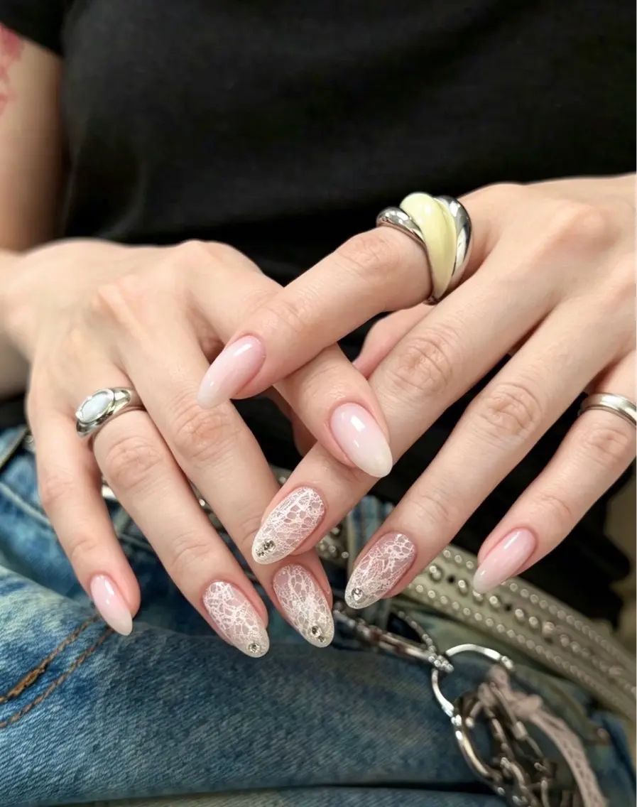 ネイル フレンチネイル ラメ(グリッター) ラメグラデーション マグネットネイル 持ち込み ハンドネイル Unicorn Nail原宿表参道のネイルデザイン