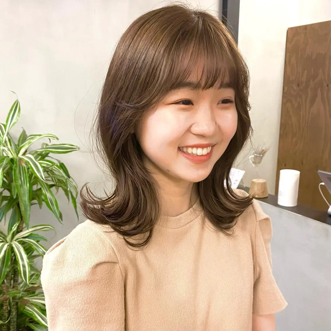 ミディアム カラー パーマ ヘアアレンジ メンズ キッズ ネイル マツエク・マツパ くびれヘア 前川 朋香のヘアスタイル