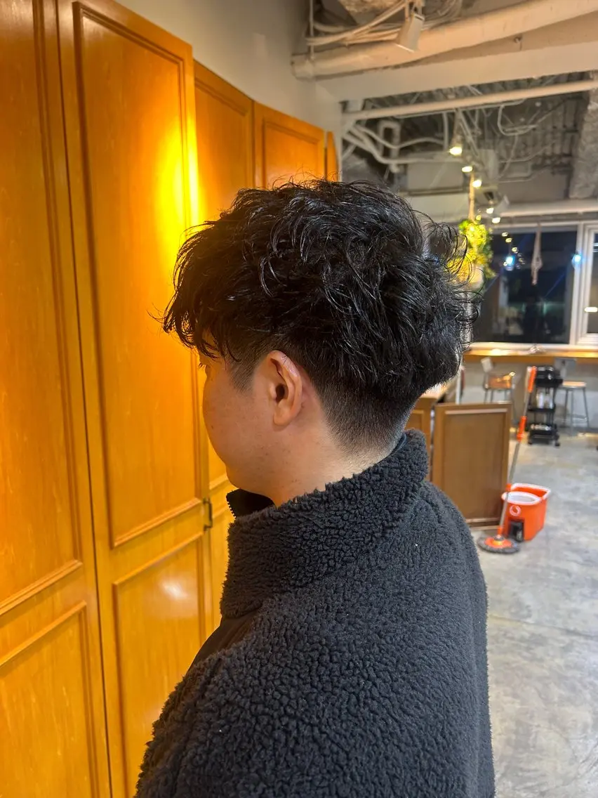 パーマ メンズ ナチュラル大人っぽい スタイル　MAORIのヘアスタイル