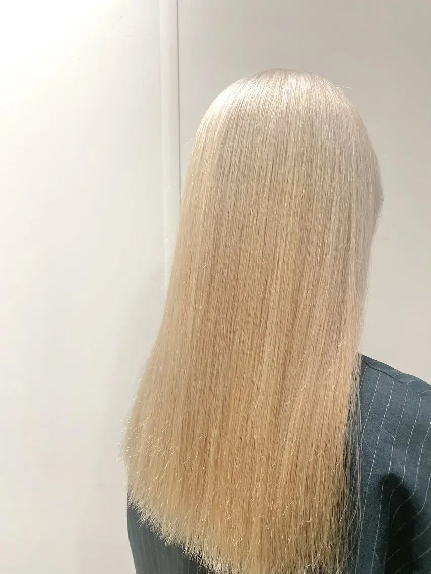 セミロング カラー カット ヘアカラー トリートメント EIGHT新宿 新井彩斗のヘアスタイル