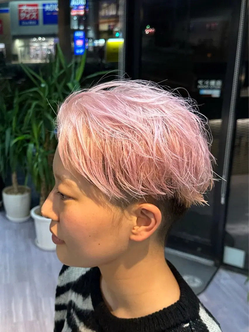 ショート カラー ブリーチ ピンクカラー arika オケシ　リョウダイのヘアスタイル