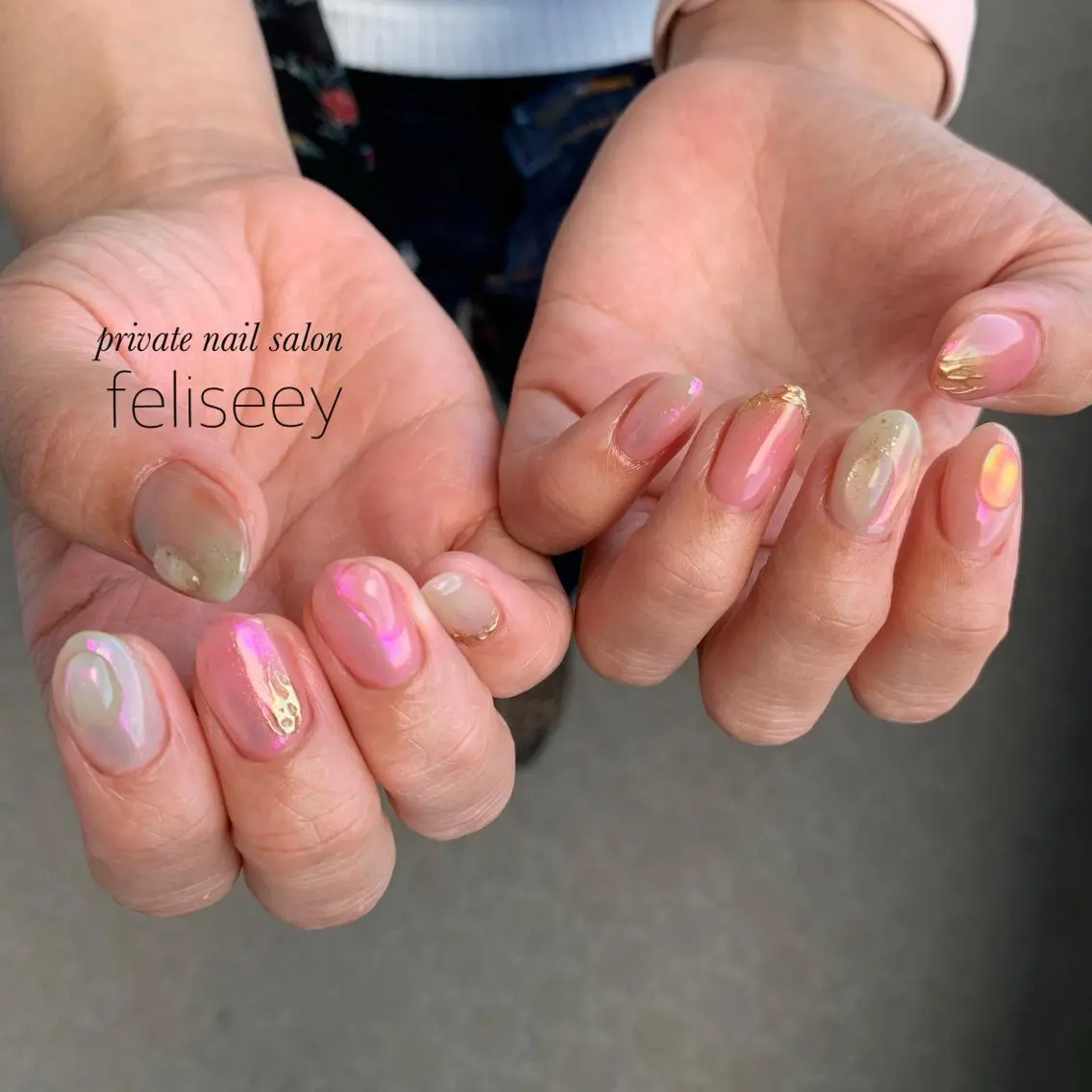 ネイル 氷ネイル・うるうるネイル ニュアンスネイル ハンドネイル feliseey 〘フェリシー 〙のネイルデザイン