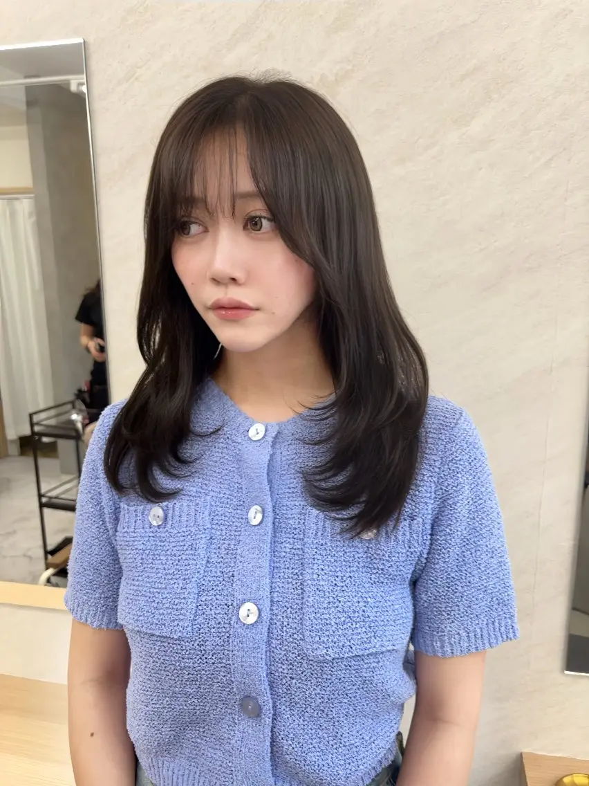 セミロング カラー グレージュ オリーブグレージュ オリーブグレー 韓国風ヘア レイヤーカット 成瀬 千佳のヘアスタイル