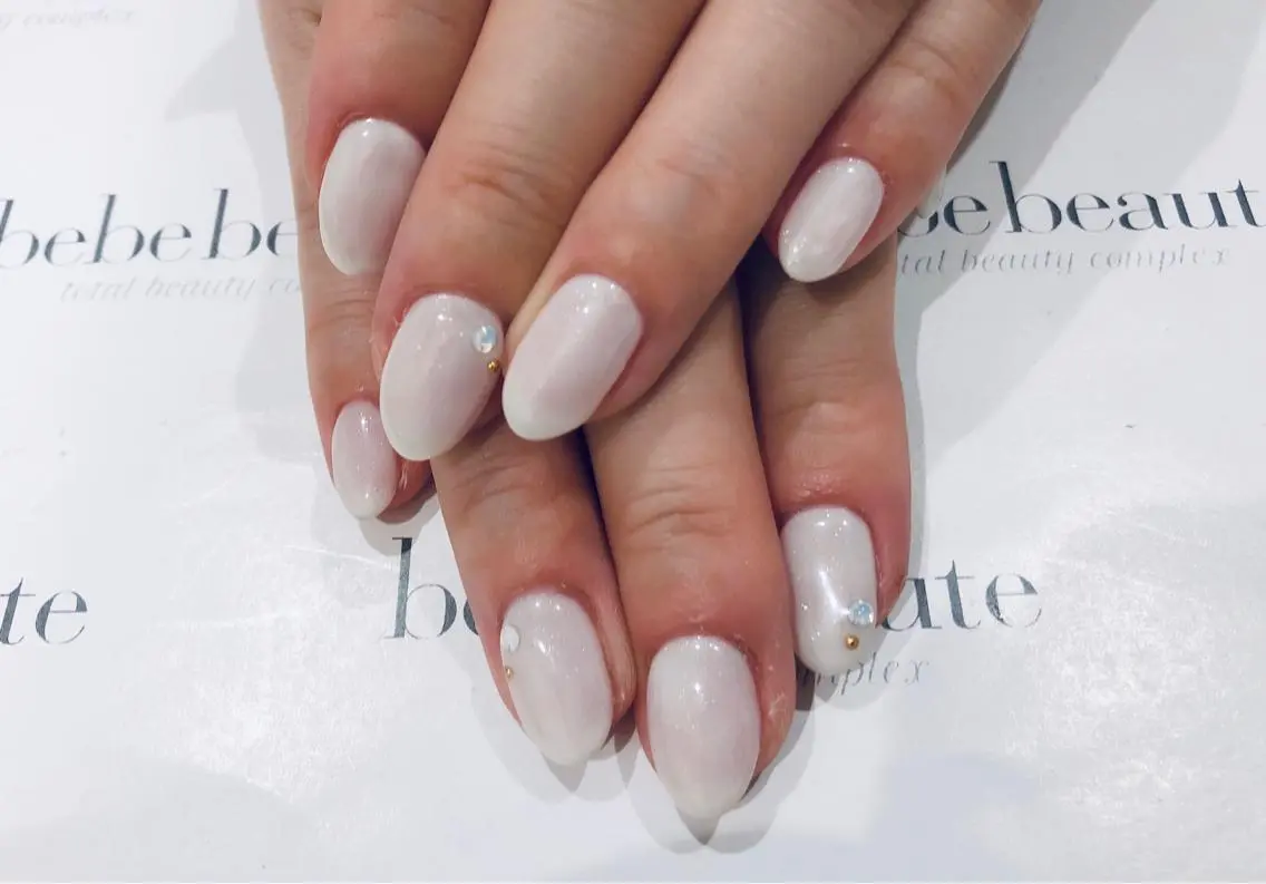 ネイル ストーンネイル BEBE BEAUTEのネイルデザイン