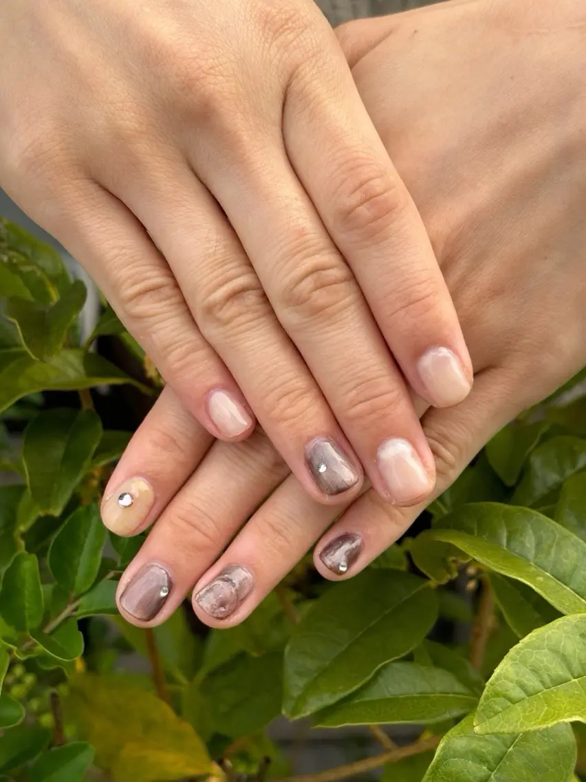 ネイル ブラウン ワンカラーネイル 黄色 nuim nailのネイルデザイン