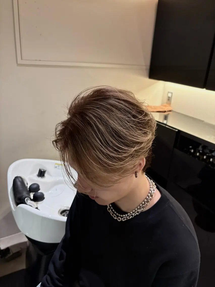 ショート カラー メンズ メンズバレイヤージュ バレイヤージュ レイヤーカット ヘアカラー 海瑠万／メンズパーマ ／ブリーチ／フェードのヘアスタイル