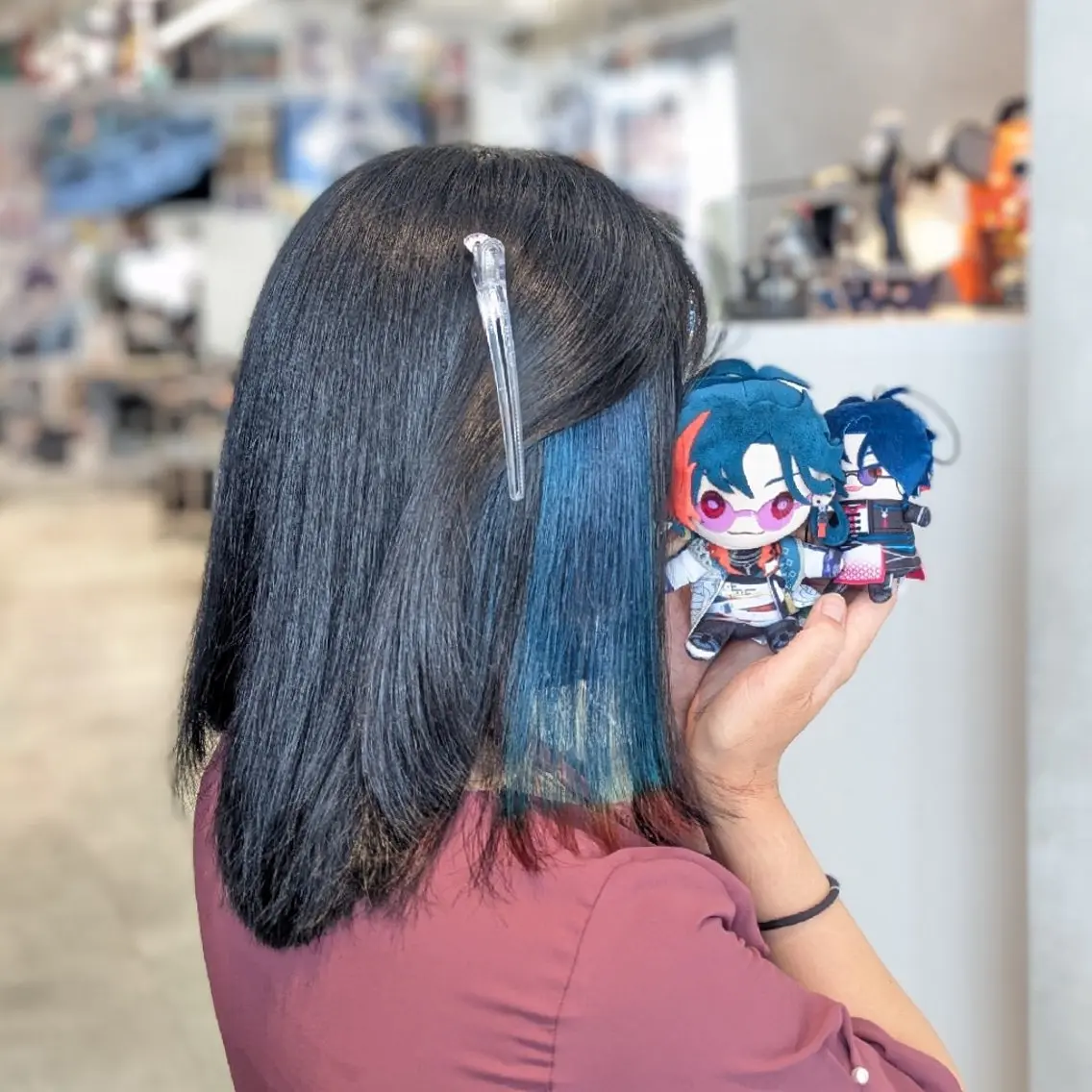 ミディアム カラー イヤリングカラー インナーカラー ヘアカラー 渋谷/推しカラー🌈 ハイトーン/ちひろのヘアスタイル