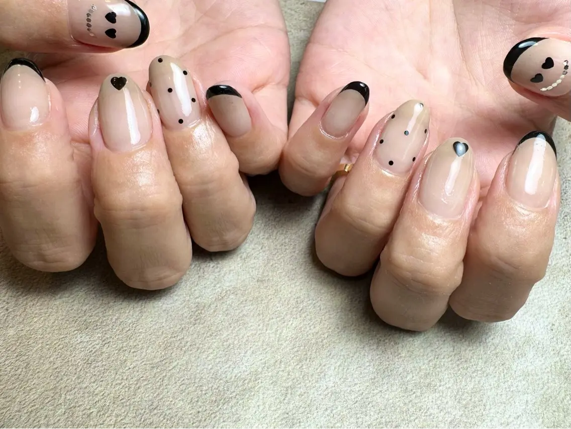 ネイル アートネイル ドット フレンチネイル ハート nailroom Anmie.のネイルデザイン