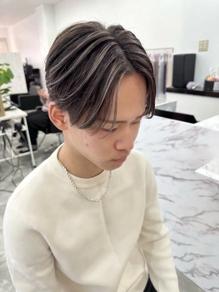 ショート カラー ハイライトカラー ハイライト ヘアカラー ROSEL末吉 海渡のヘアスタイル